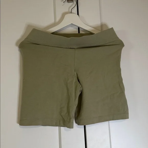 Forever 21 Olive Green Women's Shorts - Picture 2 of 2